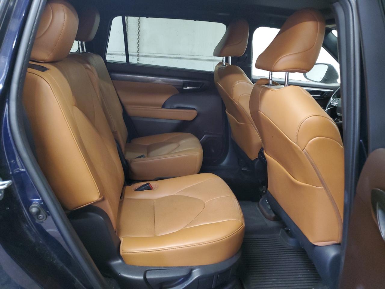 2021 Toyota Highlander - Image 11