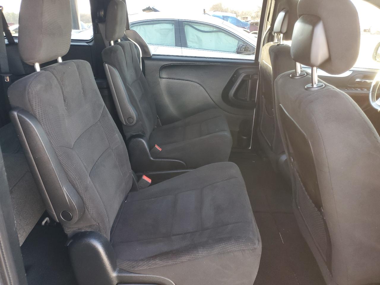 2015 Dodge Caravan - Image 11