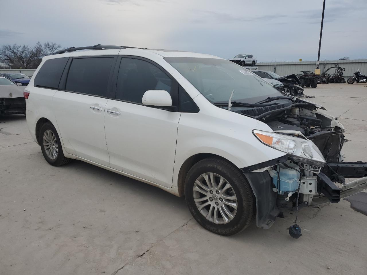 2015 Toyota Sienna - Image 4