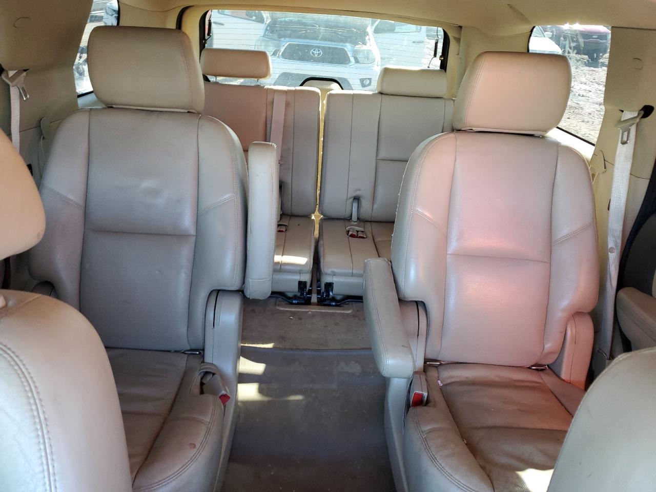 2011 GMC Yukon - Image 10