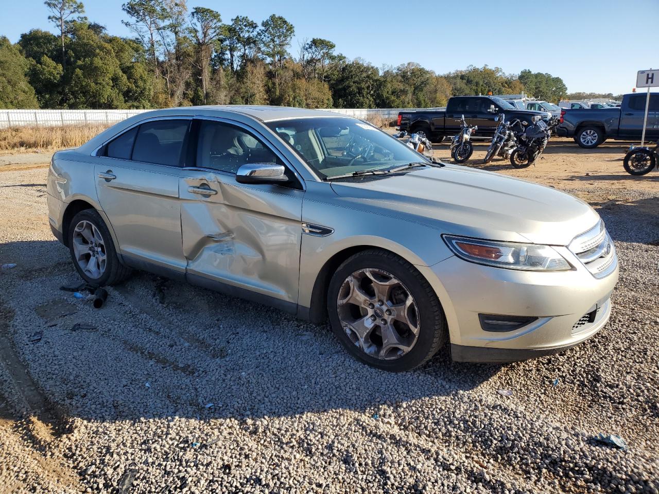 2011 Ford Taurus - Image 4