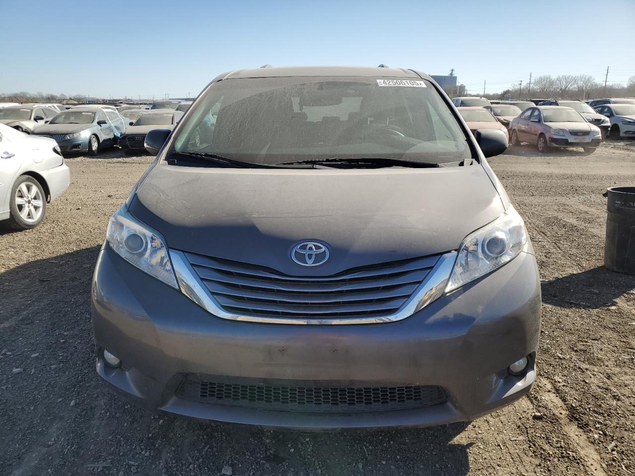 2017 Toyota Sienna - Image 5