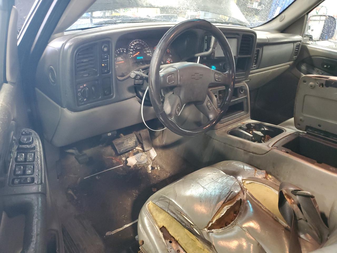 2003 Chevrolet Suburban - Image 8