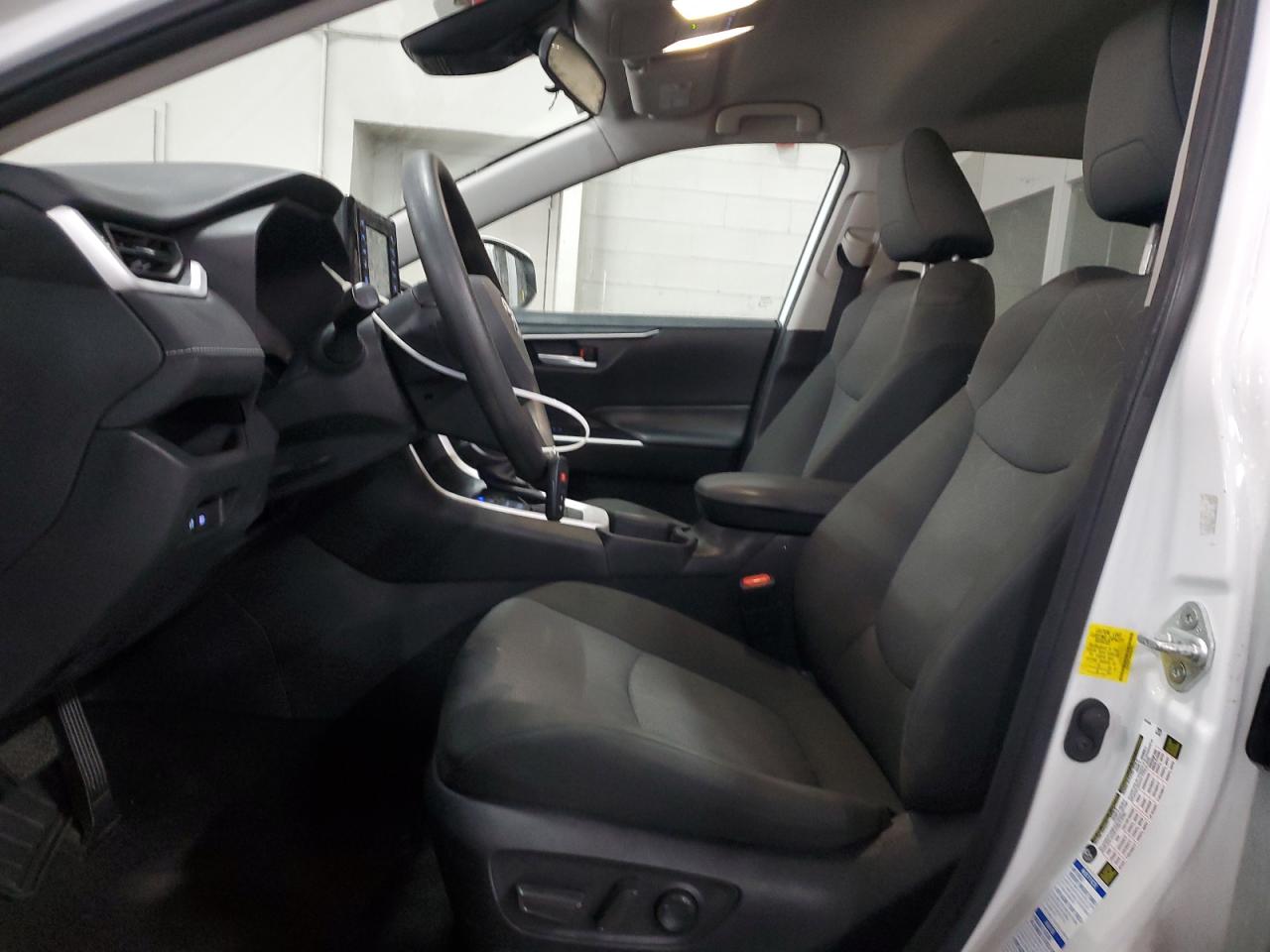 2022 Toyota RAV 4 - Image 7