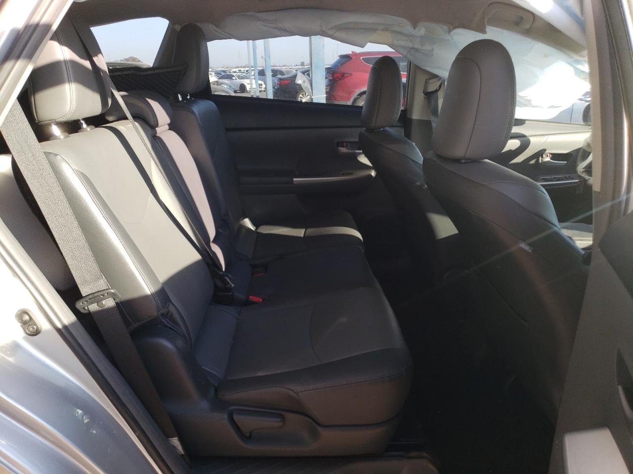 2012 Toyota Prius - Image 11
