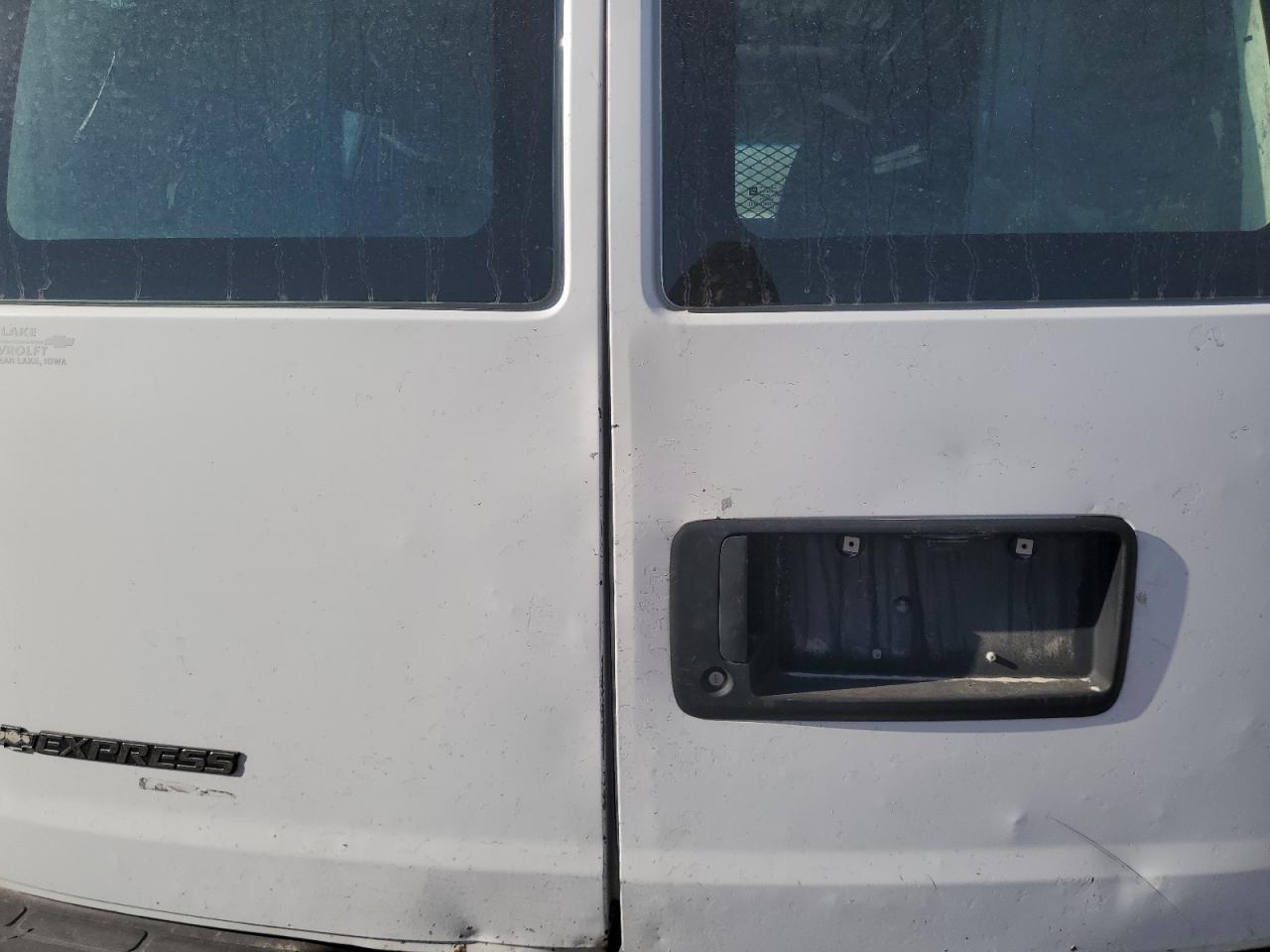 2014 Chevrolet Express - Image 10