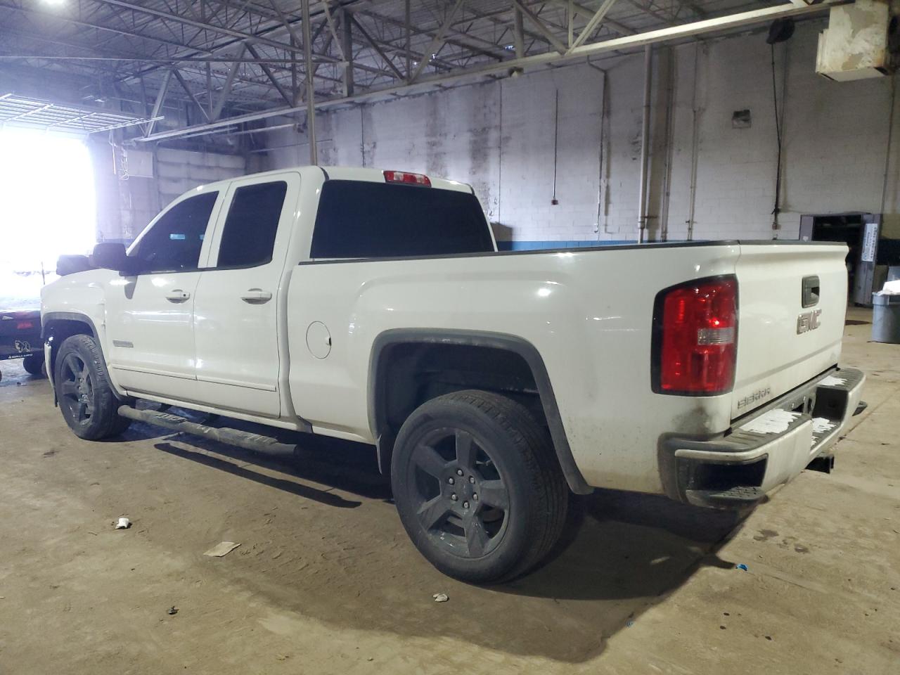 2017 GMC Sierra - Image 2