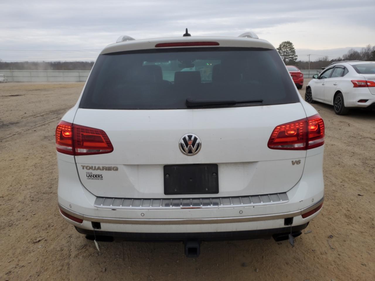 2017 Volkswagen Touareg - Image 6