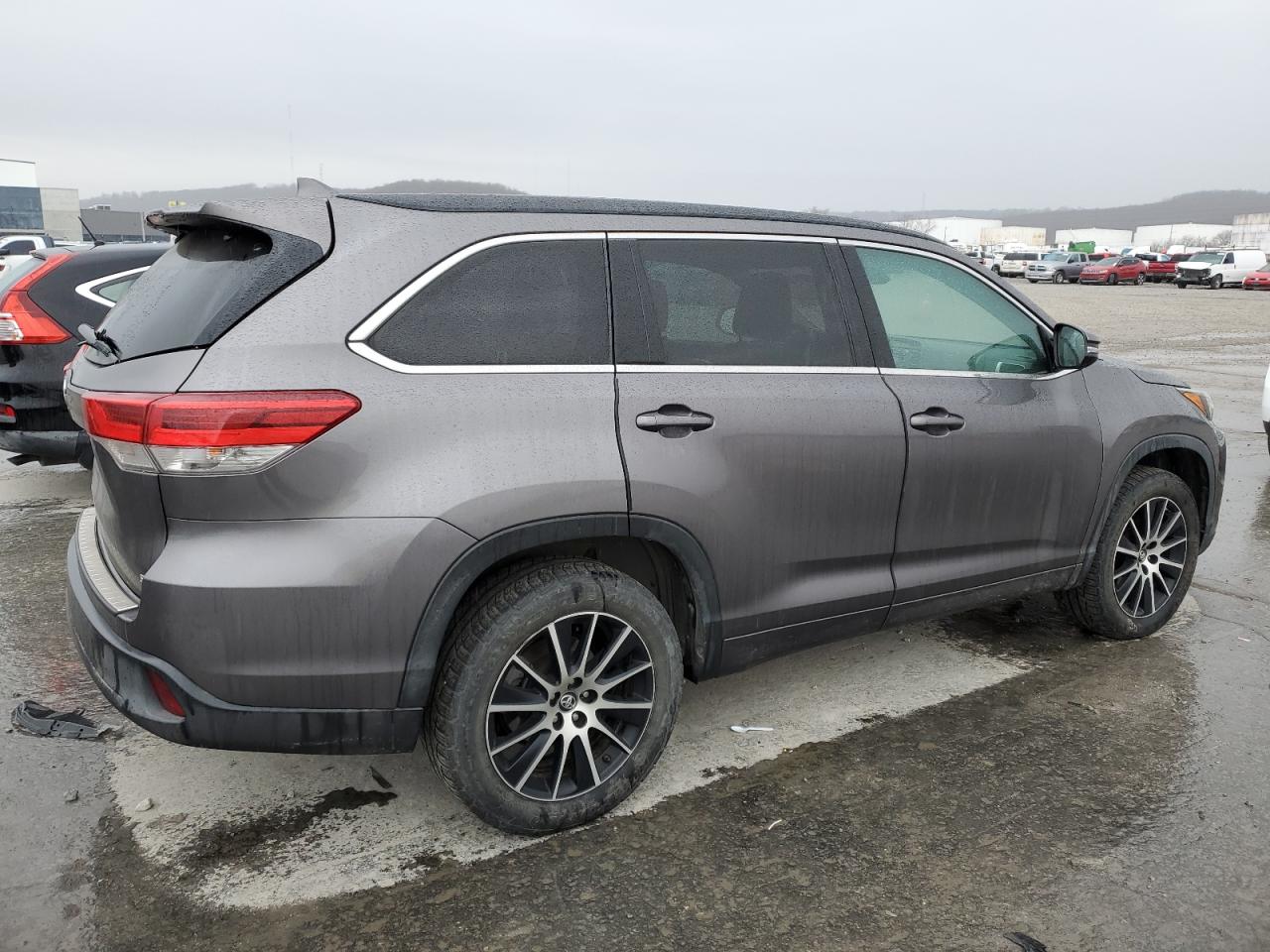 2017 Toyota Highlander - Image 3