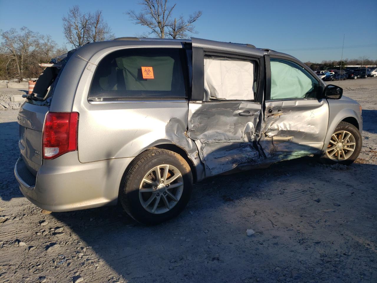 2019 Dodge Caravan - Image 3