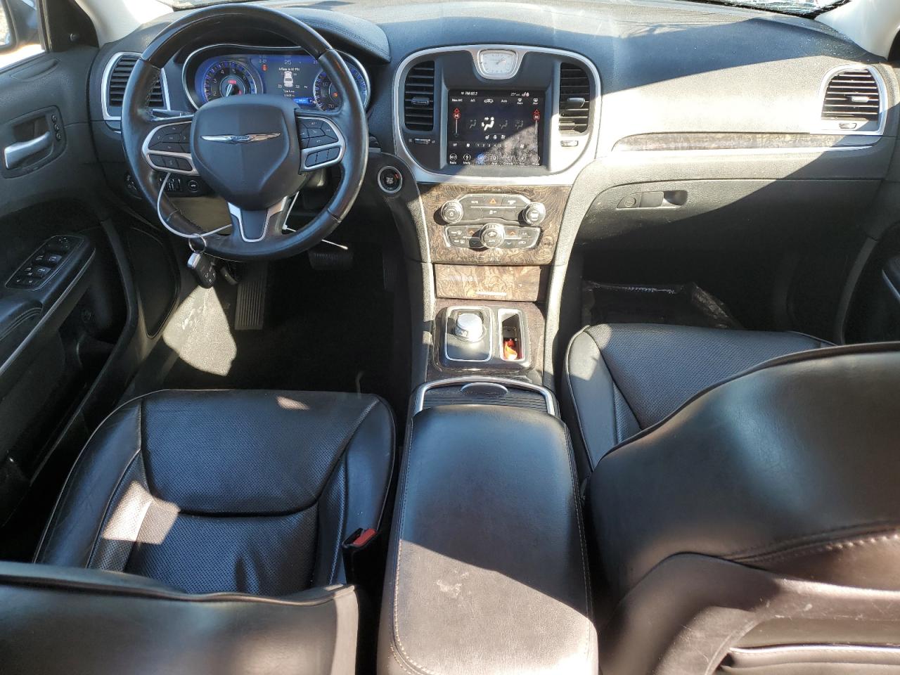 2019 Chrysler 300 - Image 8
