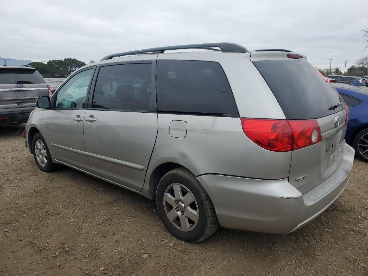 2006 Toyota Sienna - Image 2