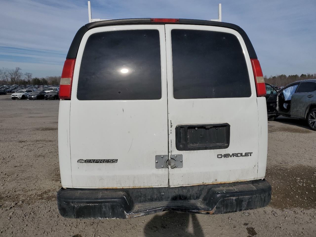 2004 Chevrolet Express - Image 6