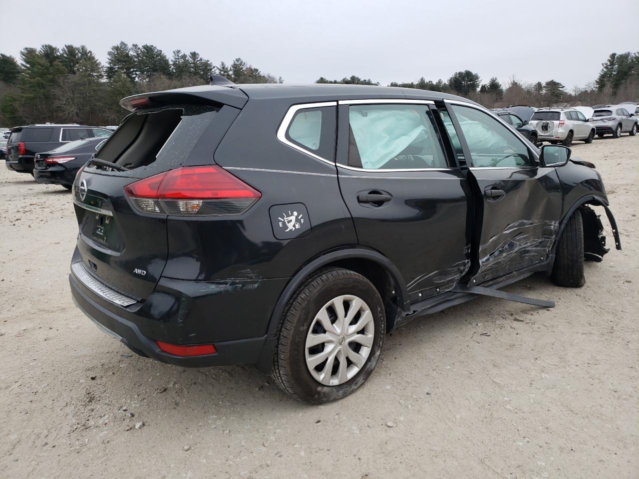 2017 Nissan Rogue - Image 3
