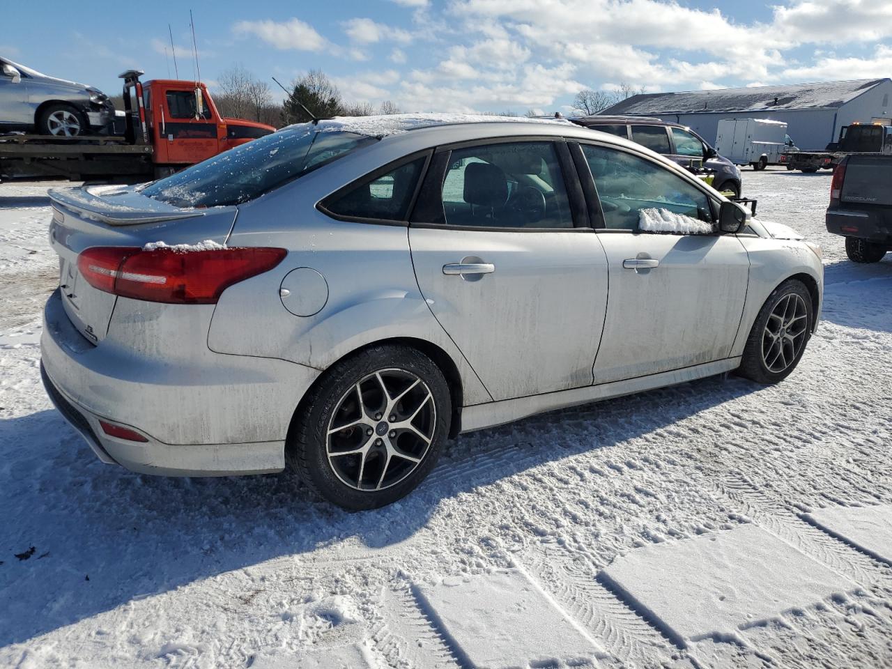 VIN 1FADP3F27GL215560 2016 FORD FOCUS no.3