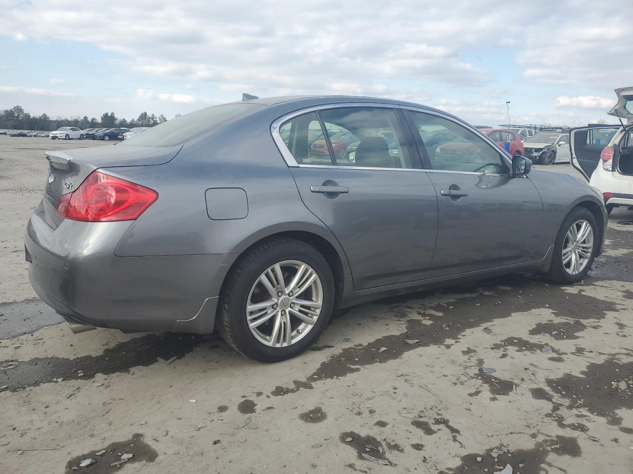 2011 Infiniti G - Image 3