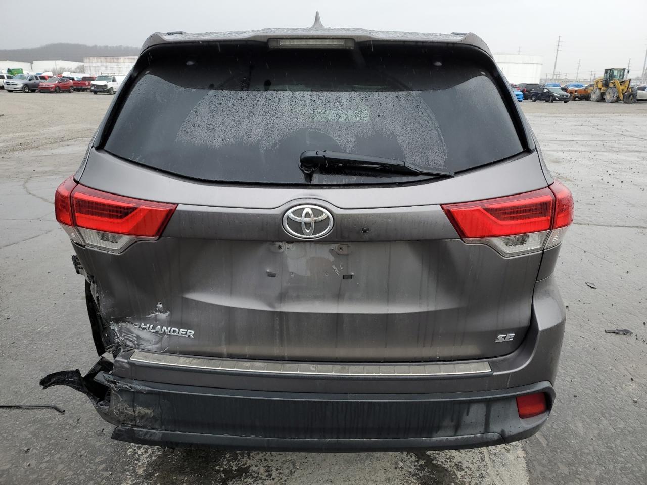 2017 Toyota Highlander - Image 6
