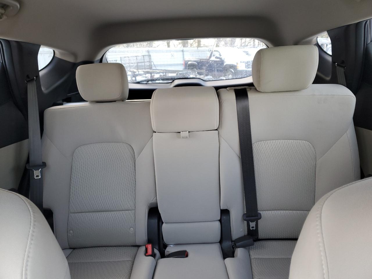 2017 Hyundai Santa Fe - Image 10