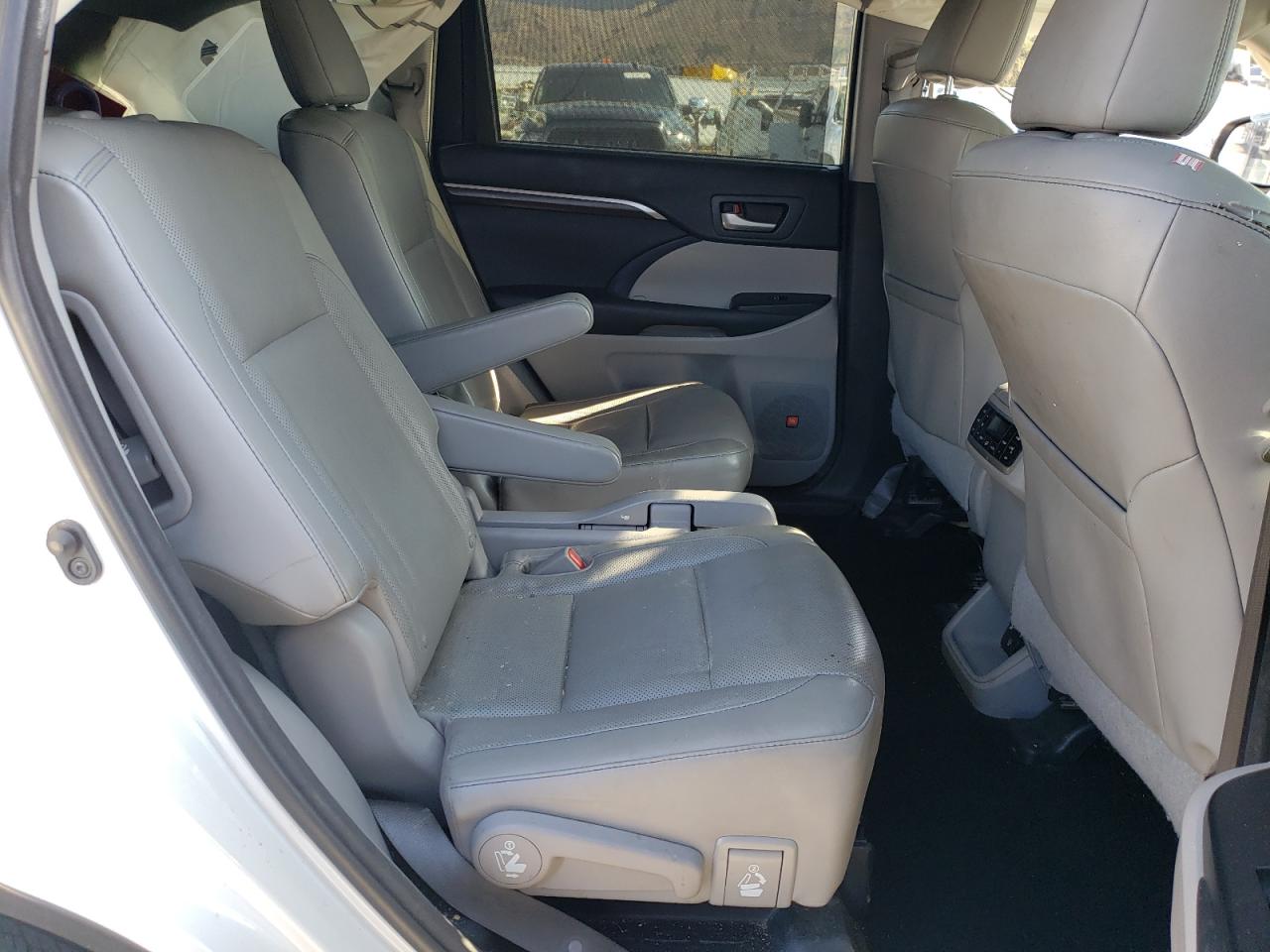 2015 Toyota Highlander - Image 10