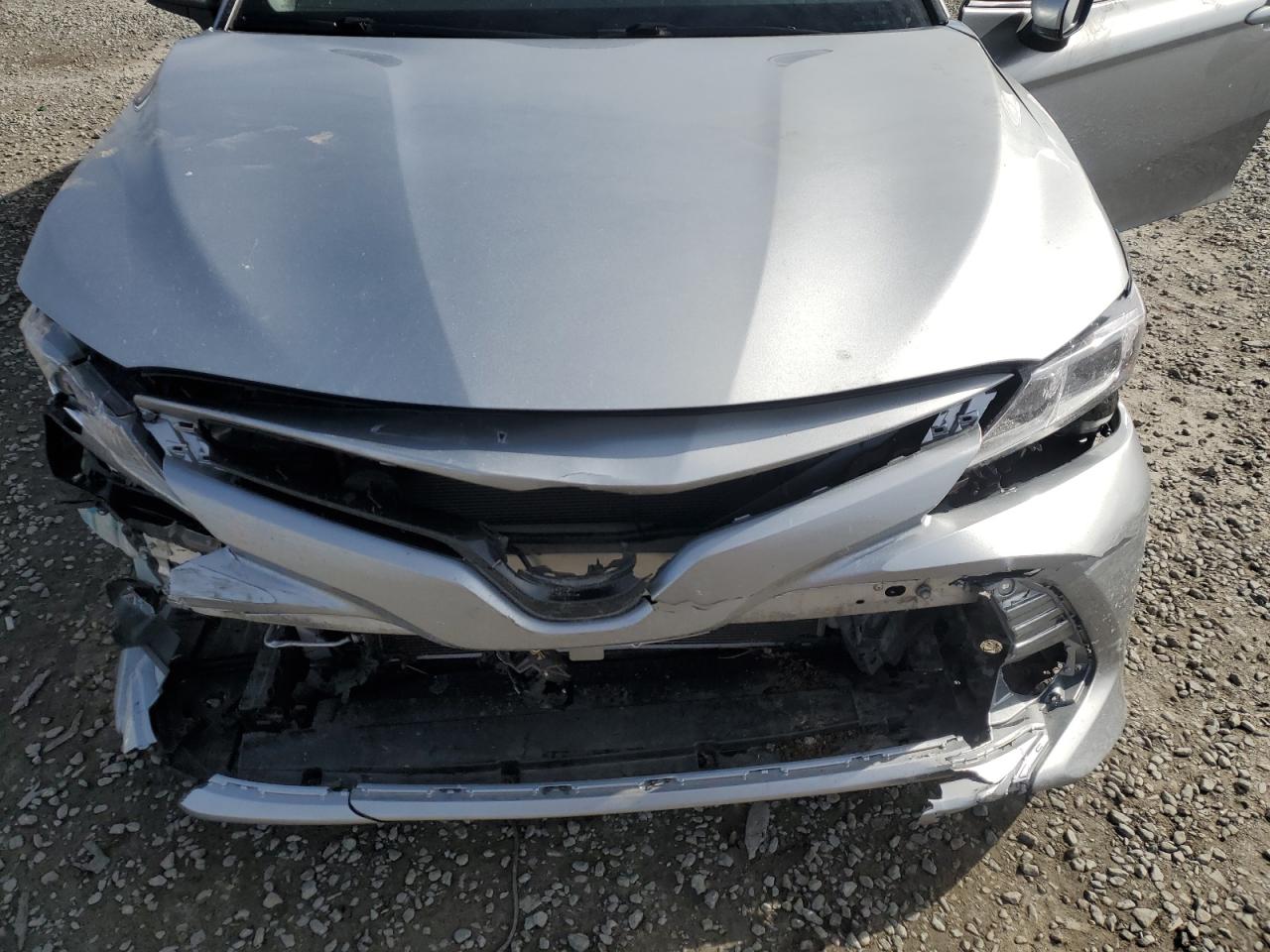 2020 Toyota Camry - Image 12
