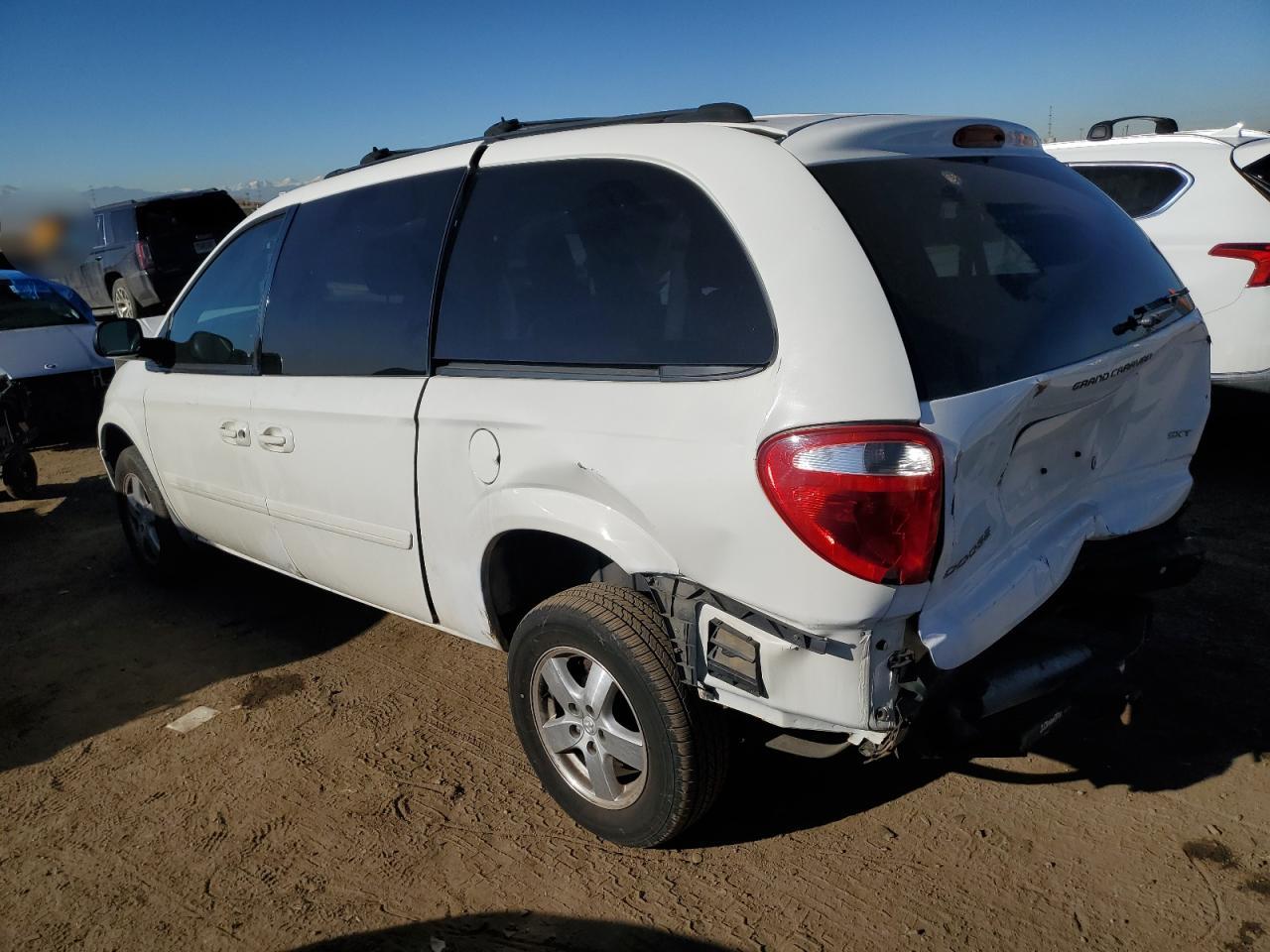2005 Dodge Caravan - Image 2