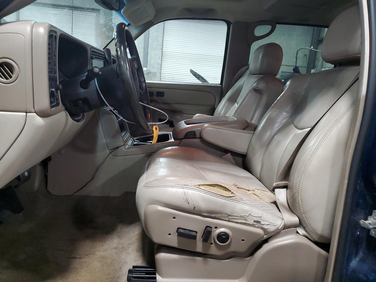 2005 Chevrolet Suburban - Image 7