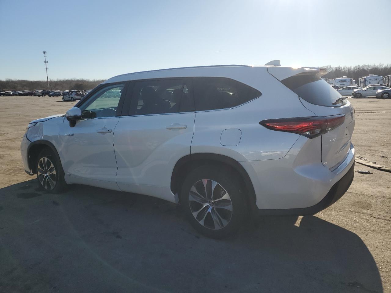 2021 Toyota Highlander - Image 2