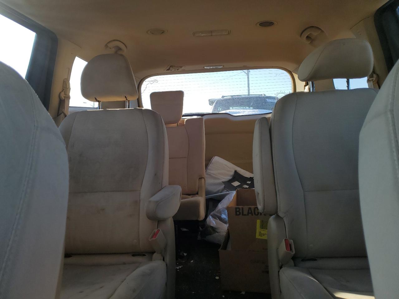 2015 Kia Sedona - Image 10