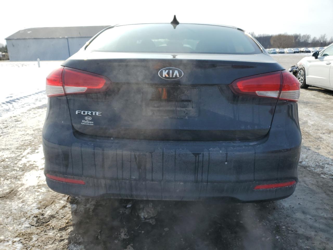 2017 Kia Forte - Image 6