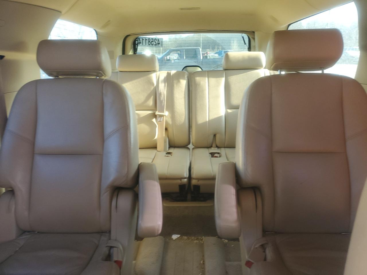 2010 Cadillac Escalade - Image 10