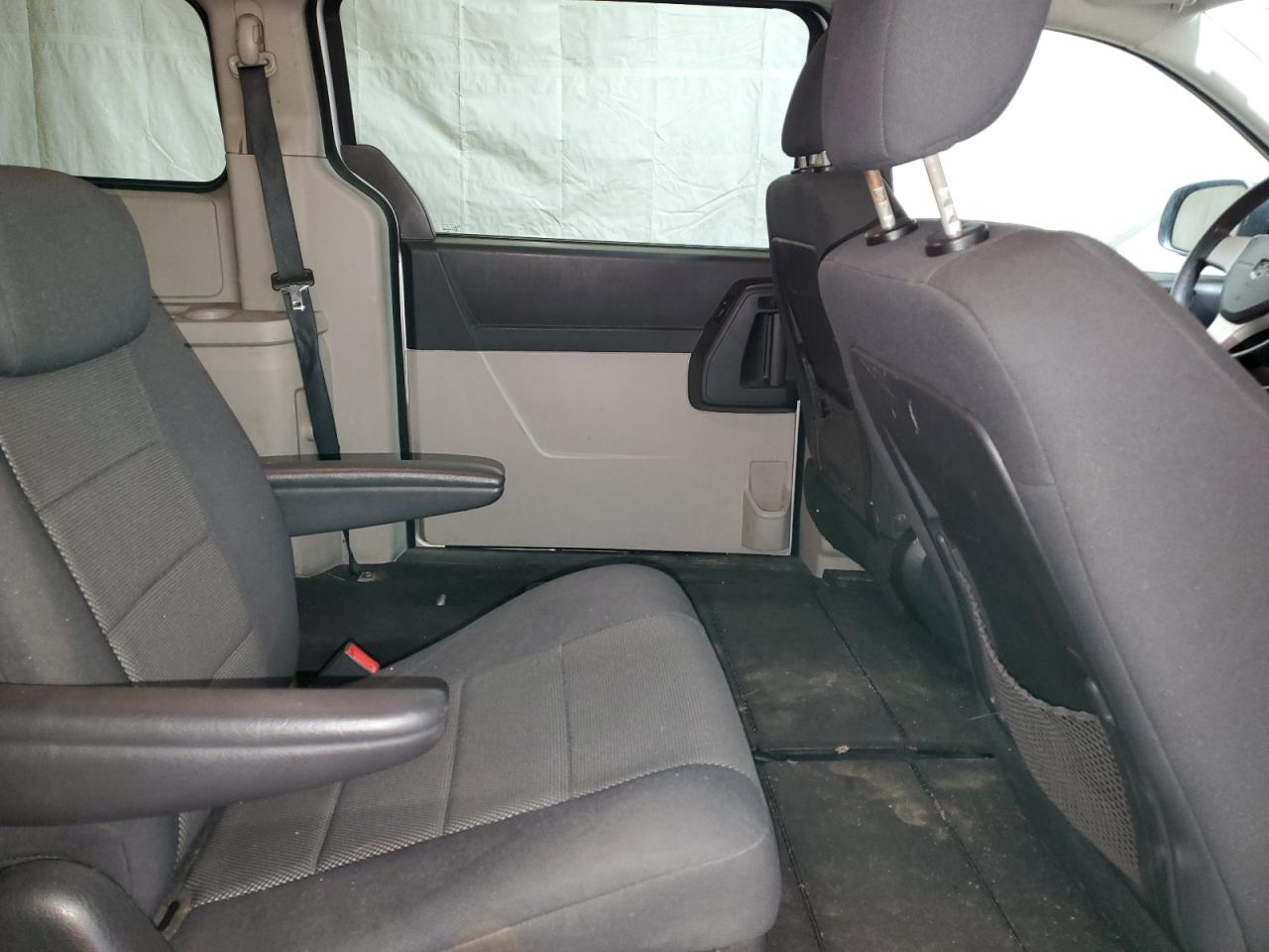 2009 Dodge Caravan - Image 11
