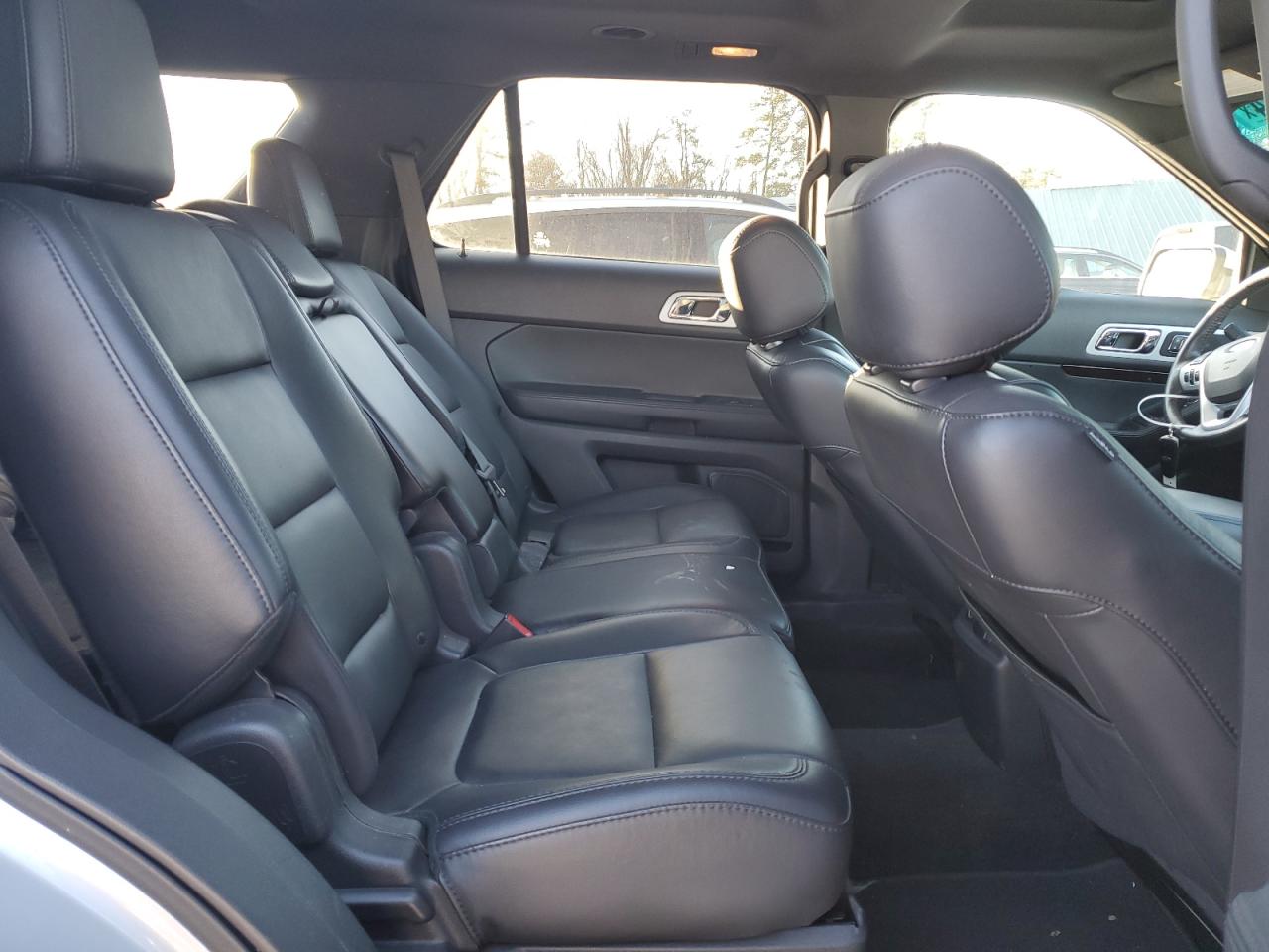 2015 Ford Explorer - Image 11