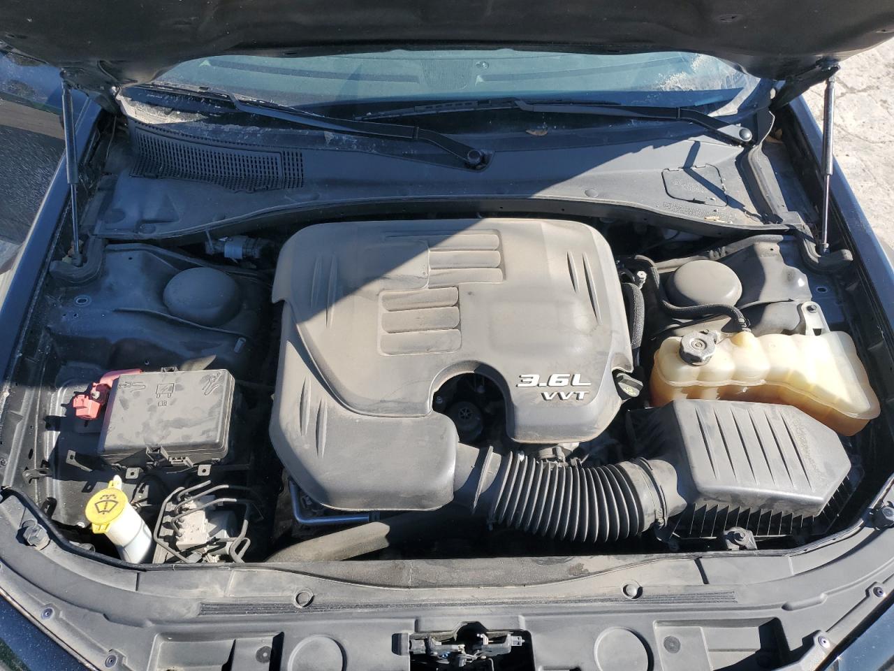 2021 Chrysler 300 - Image 11