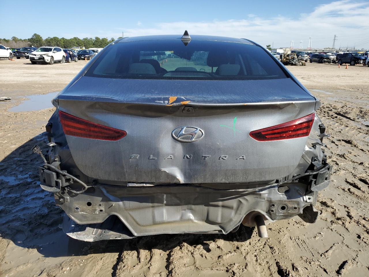 2019 Hyundai Elantra - Image 6