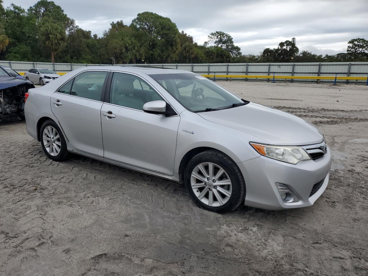 2014 Toyota Camry - Image 4
