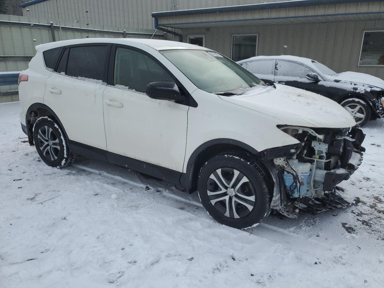 VIN JTMBFREV7JJ184400 2018 TOYOTA RAV4 no.4