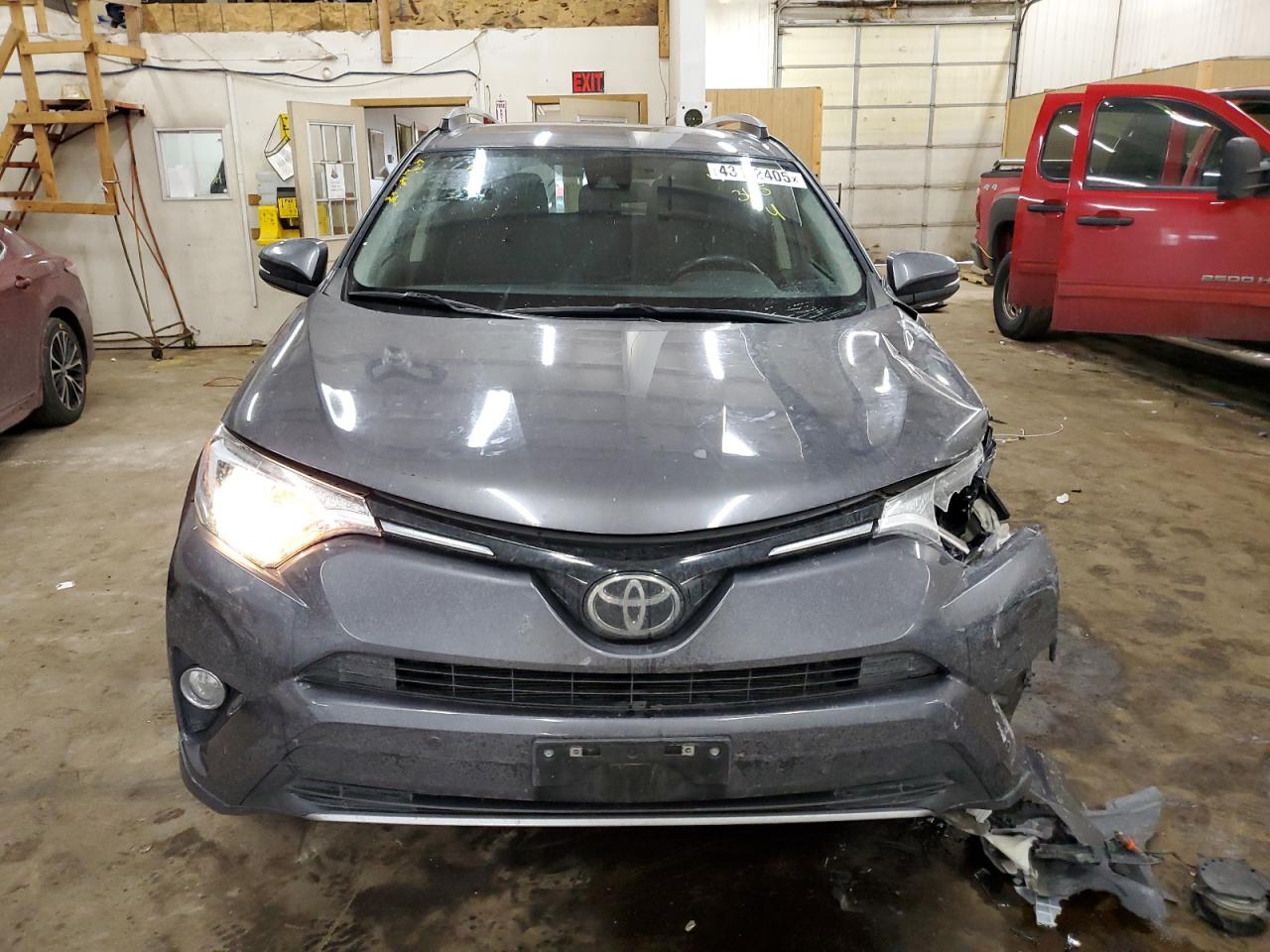 2017 Toyota RAV 4 - Image 5