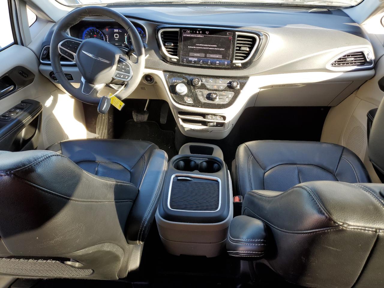 2022 Chrysler Pacifica - Image 8