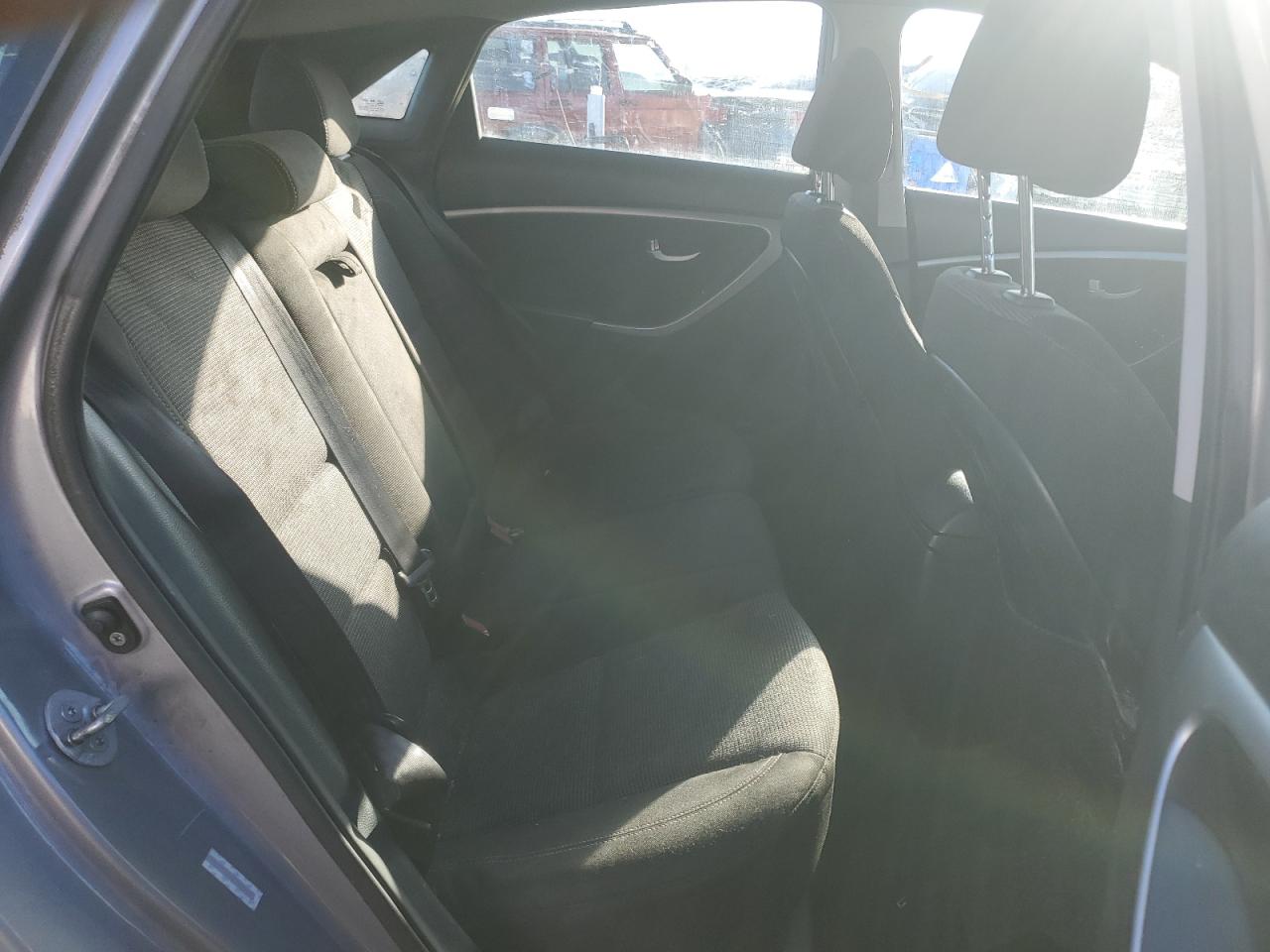 2013 Hyundai Elantra - Image 10