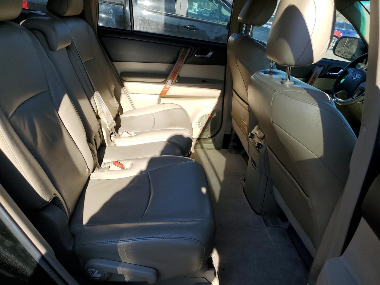 2010 Toyota Highlander - Image 11