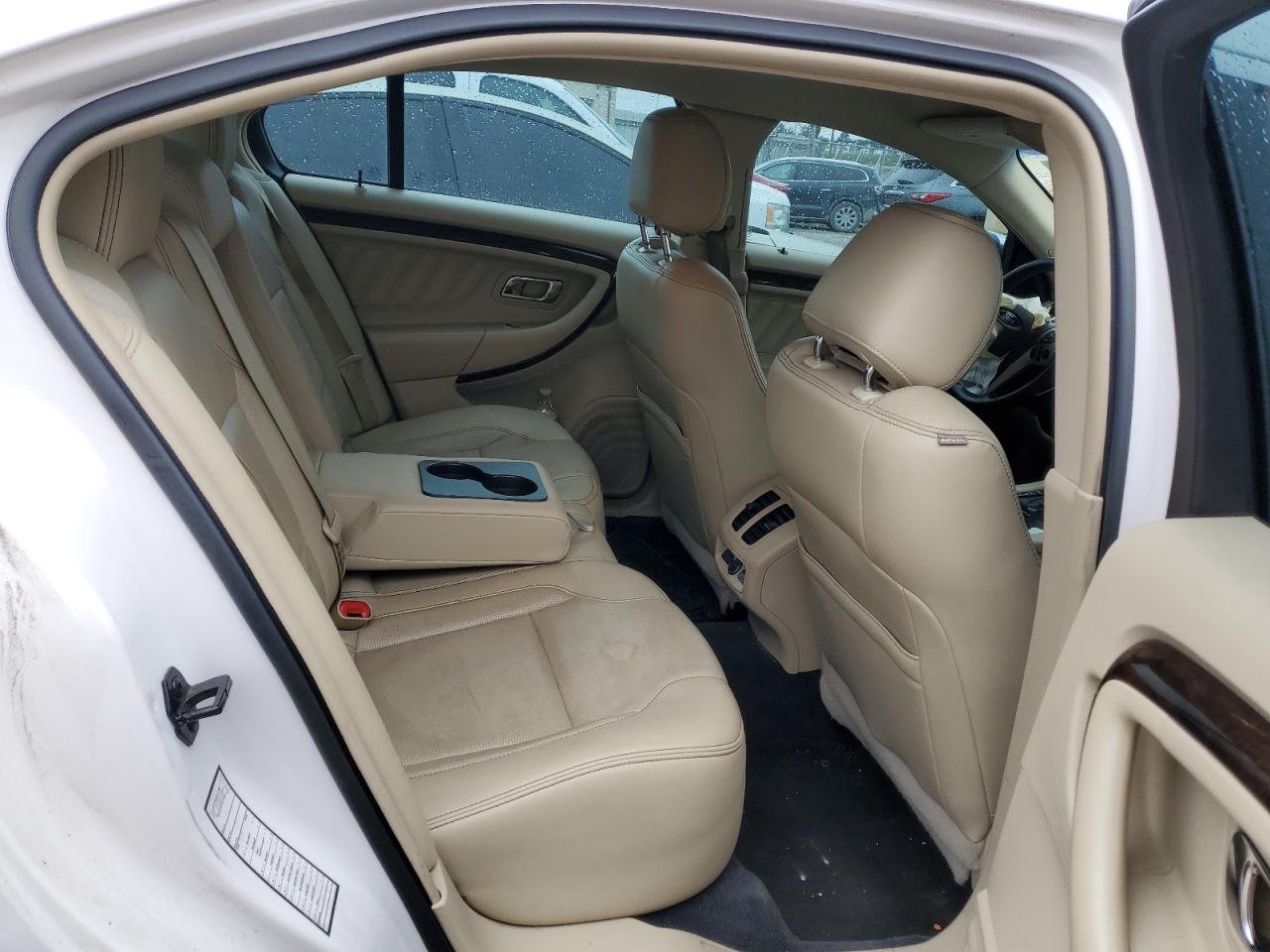 2017 Ford Taurus - Image 10