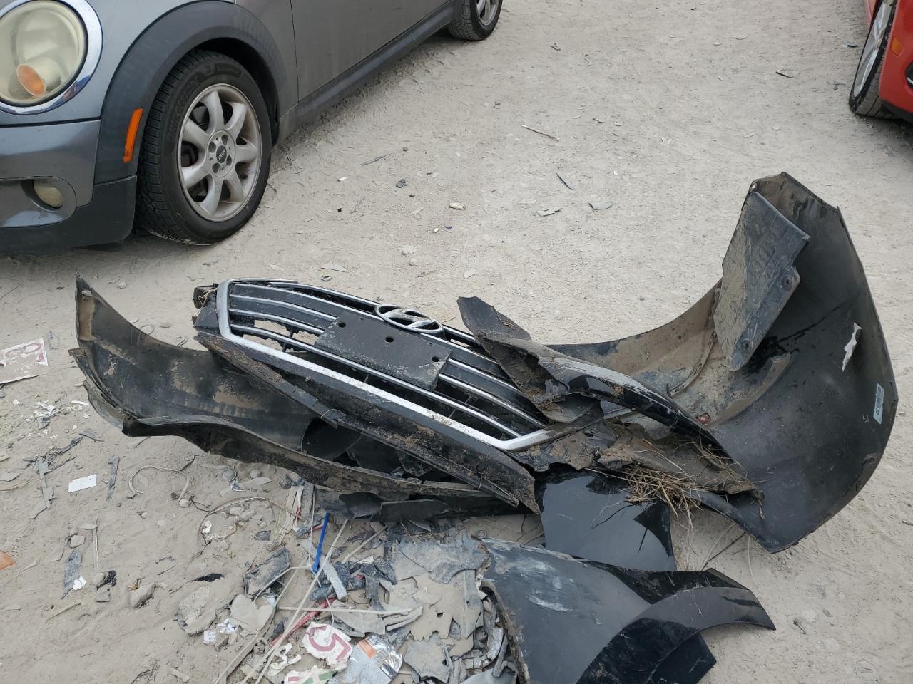 2017 Hyundai Elantra - Image 12