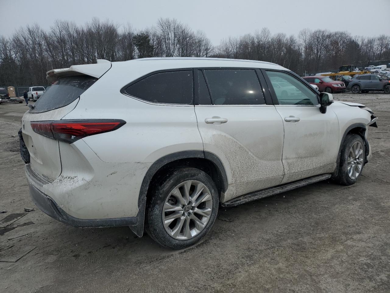 2021 Toyota Highlander - Image 3