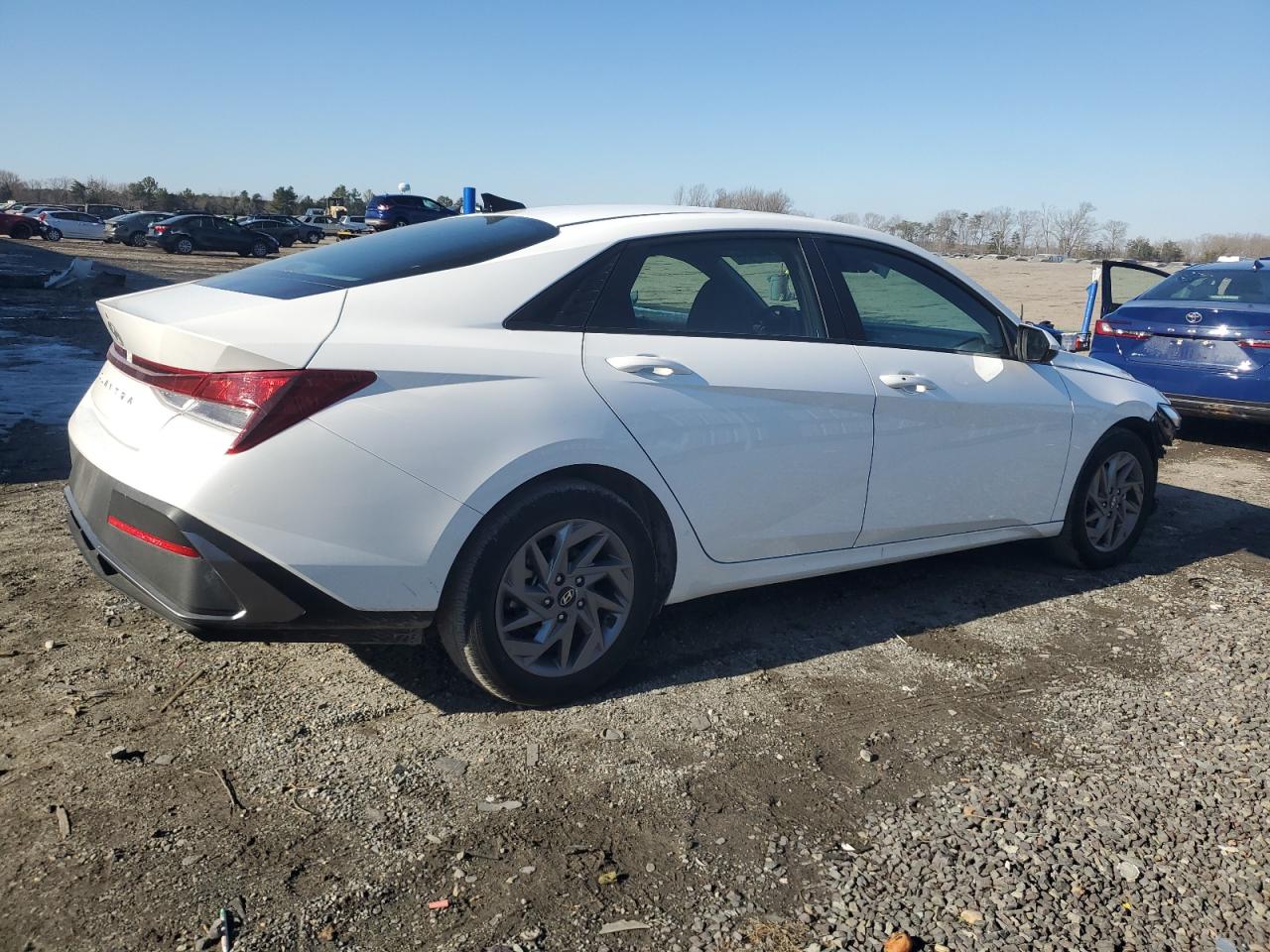 2024 Hyundai Elantra - Image 3