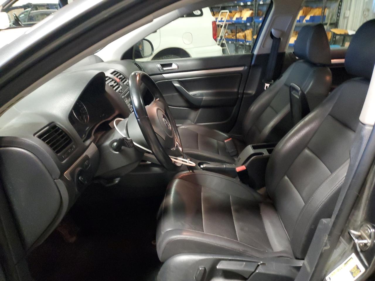 2010 Volkswagen Jetta - Image 7
