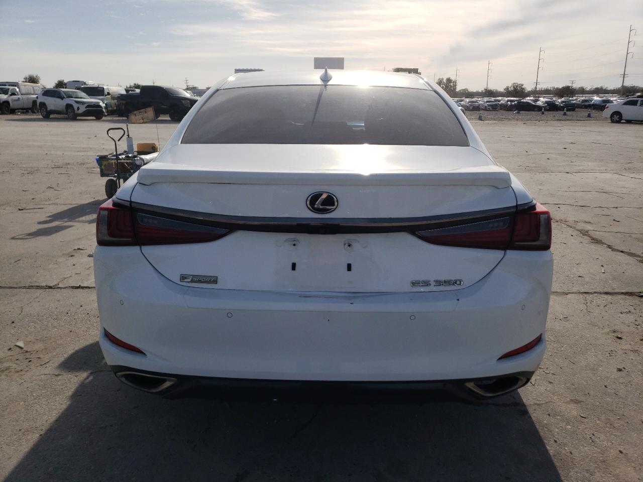 2019 Lexus ES - Image 6