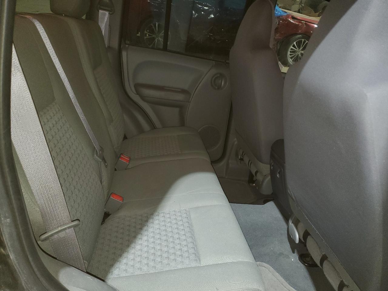 2007 Jeep Liberty (North America) - Image 11
