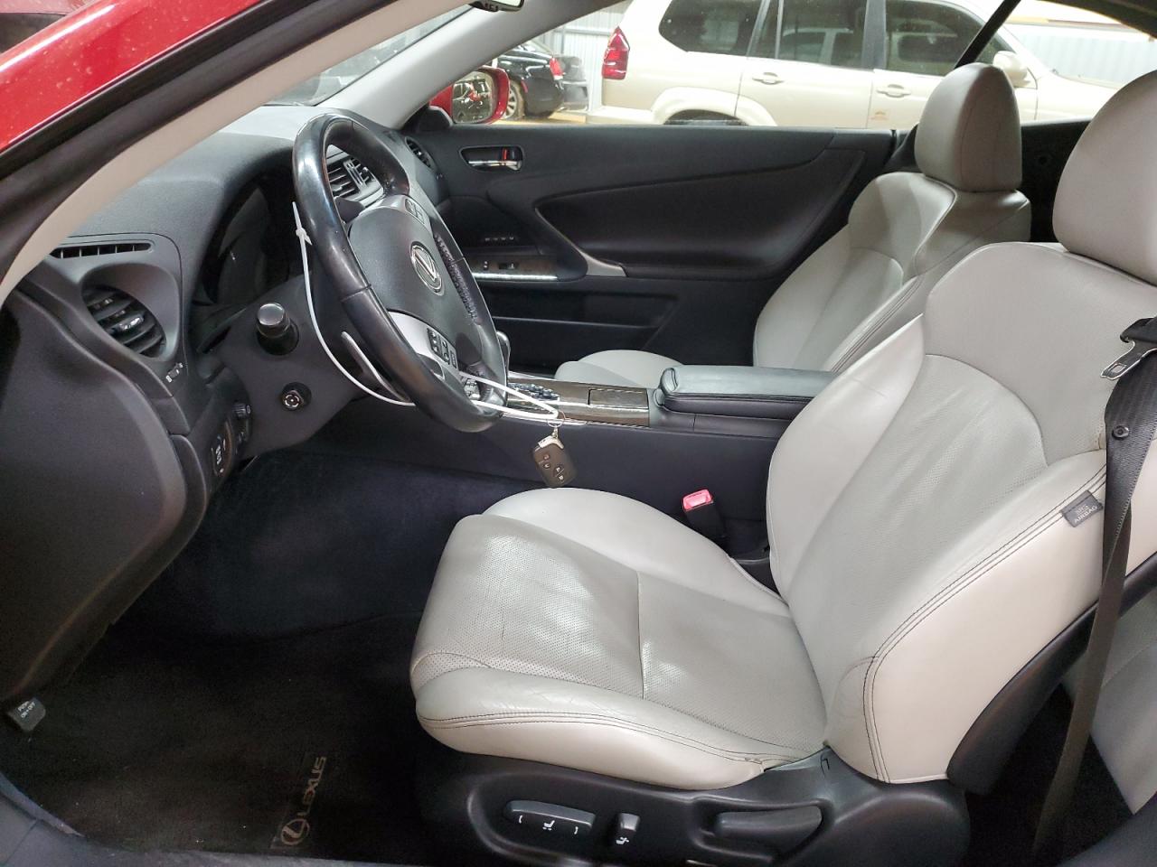 2011 Lexus IS - Image 7