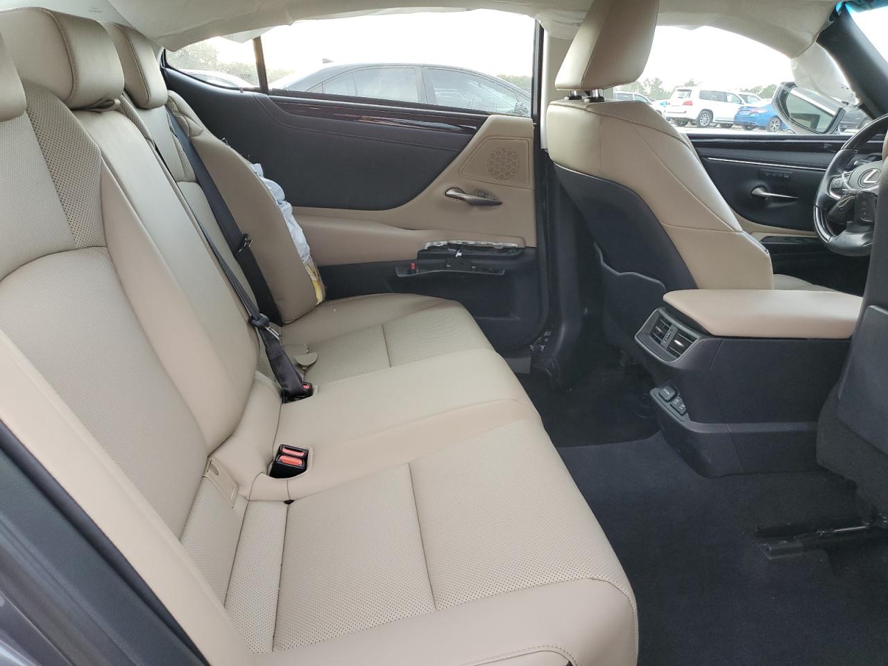 2019 Lexus ES - Image 10