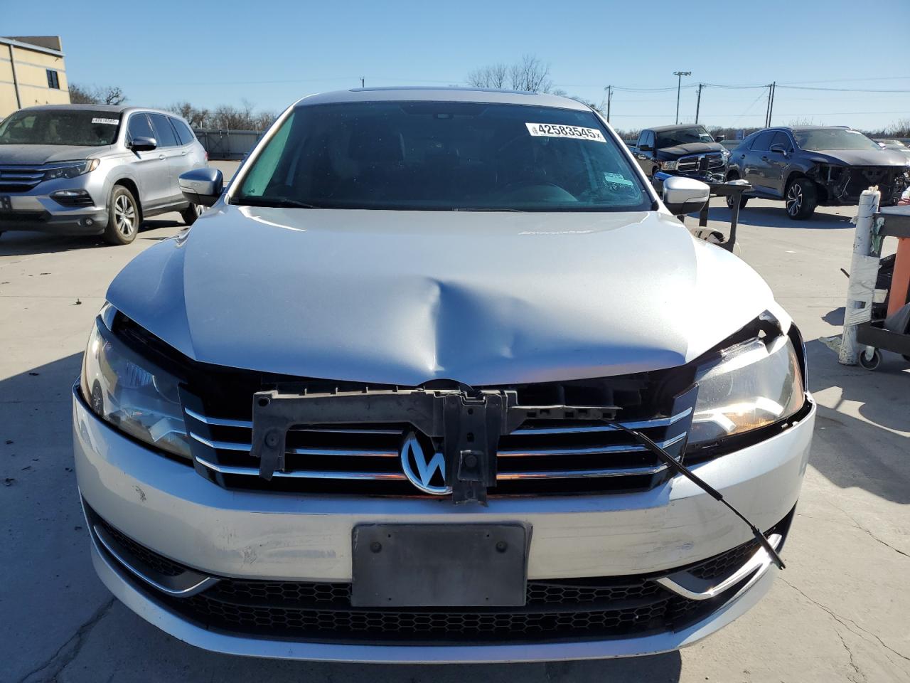 2014 Volkswagen Passat - Image 5